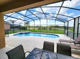 652- Spacious 5-Bedroom Villa with Pool, Spa & Scenic Lake Views