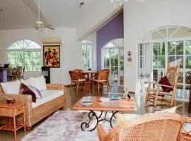 Villa Esmeralda Peaceful 4BD BA Beach Home with Pool in Playa Laguna