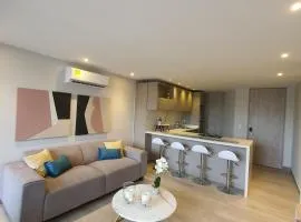 Apartamento con balcón y vista al lago