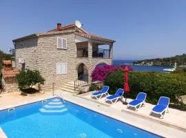 Family-friendly apartments with swimming pools Rogac, Solta - 5183