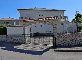 Rooms with a parking space Novi Vinodolski - 21509
