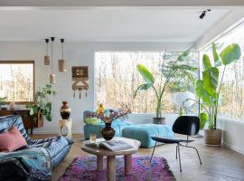 Casa by Bj&oslash;rkheim, Modern Villa in Oslo, caba&ntilde;a o casa de campo en Oslo