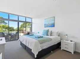 Aqua Shores 3 Bedroom - Newly renovated with Wifi, Linen, Netflix and AC