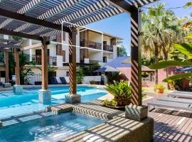 21 Freestyle Apartment with POOL VIEW