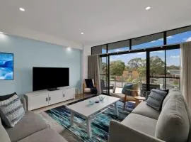 Waves - Luxury 3 Bedroom Apartment walk to everything