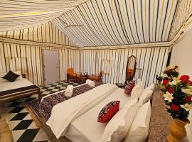 Desert Glorys camp&Resort, hotel in Sām