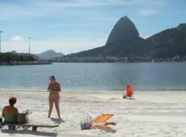 Praia Botafogo 5 minutos Copacabana, completo, SmarTV e metrô perto