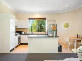 Cammeray Stay Above a Trendy Café, 2 free Cup Per day