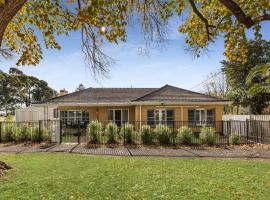 Kennington House 3BR Home in Bendigo City, hotel sa Kennington