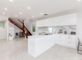 Entire House walk to South Bank mater