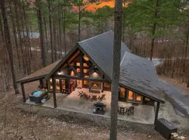 NEW Prime Cabin Chateau Hot Tub-Firepit-Sleeps 6