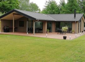 Charming Cottage In Fjellerup With Indoor Spa, hotel en Glesborg