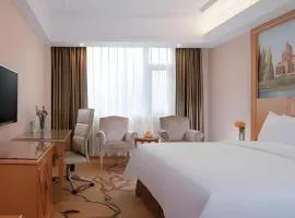 Vienna Hotel Shenzhen Bao'an Airport Taoyuanju Pingluanshan Metro Station