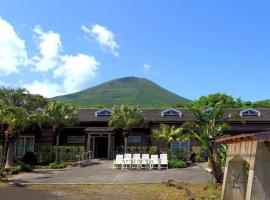 Lodge Y Lulu ロッジわいるる, hotel in Hachijojima