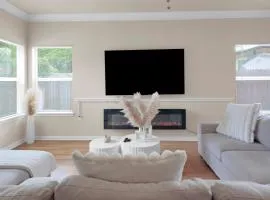 Spacious Home-Queen Suite-Game room-Movie room