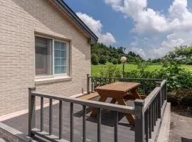 Jeju Albam Oreum House Pension
