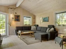 Cottage close to water and forest - with wilderness bath
