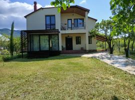Villa Omsi with views, hotel v destinaci Tsitsamuri