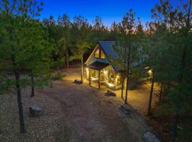 NEW Woodland Escape with Spa & Fire pit - Sleeps 4: Mount Herman şehrinde bir otel