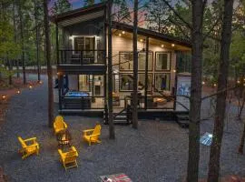 NEW Cabin with Treehouse Spa Firepit & Games