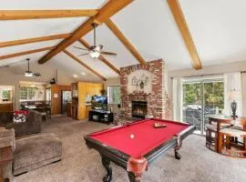Eagle's Nest Cabin: Pool Table, Near Summit & Lake
