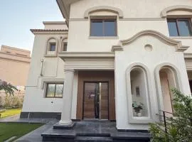 Luxury villa in Madinty