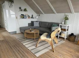 Cozy cottage with sea view, hotel v destinaci Esbjerg