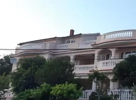 Apartments with parking spaces Lopar, Rab - 24617