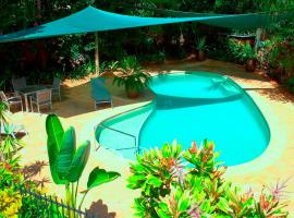 Aquatica - Luxe Holiday Home, viešbutis su baseinais mieste Palm Cove