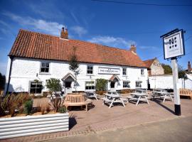 Thornham Rooms at The Chequers, hotel with parking in Thornham