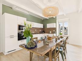 Maison pour 6 adultes et 1 enfant - centre d'Erquy, hotel in Erquy