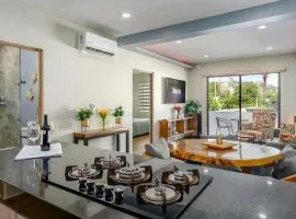 Promo! 2BR-Pool-Views-King Bed-Walk 2 Beach-5 Star Area