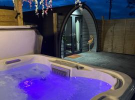 The Garden Pod with Private Hot Tub, hotel s jacuzzi v destinaci Ballymagan