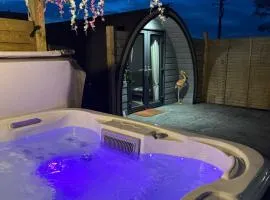 The Garden Pod with Private Hot Tub