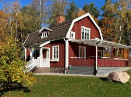 Villa VICTORIA PremiumFerienhaus inkl Bettwäsche Handtücher, hotel i Mariannelund