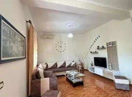 Leo Apartment