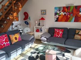 VILLA 5 CHAMBRES 10 PERSONNES 300m PLAGE DEMOISELLE, hotel v destinaci Saint-Jean-de-Monts