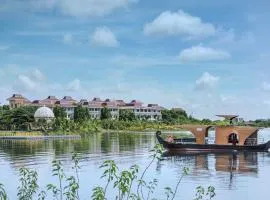 MAYFAIR Lake Resort