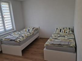 Red Bull Ring Private Room with Garden and Kitchen, hotel Zeltwegben