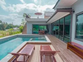 Seashine Private Pool Villa at Klong Muang