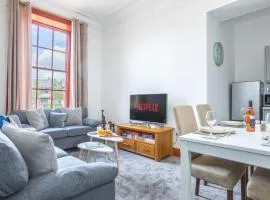 Manchester Retreat, Free Parking & Sleeps 5