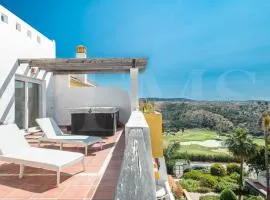 Mijas getaway with parking, jacuzzi and pool REMS