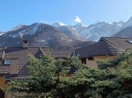 Apartment with terrace close to the slopes, hotel in Le Monêtier-les-Bains