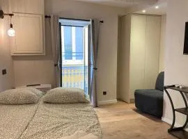 Refurbished apartment in the Old Town, steps from the beach