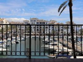 Puerto Duquesa fancy condo overlooking Marina, hotel in Manilva