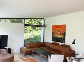Spacious villa with beautiful garden and terrace, viešbutis mieste Rungsted