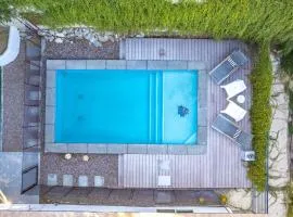 Serene Majestic Views & Walkable to Virtually All