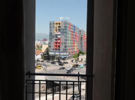 Comfy flat in Astir Near bus and AC, hotel v destinaci Tirane
