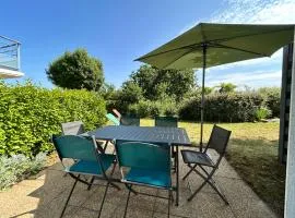 1008 - Maison 5p dans une résidence privée avec piscine.