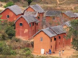 Tapenaka, &xi;&epsilon;&nu;&omicron;&delta;&omicron;&chi;&epsilon;ί&omicron; &pi;&omicron;&upsilon; &delta;έ&chi;&epsilon;&tau;&alpha;&iota; &kappa;&alpha;&tau;&omicron;&iota;&kappa;ί&delta;&iota;&alpha; &sigma;&epsilon; Ambatolampy